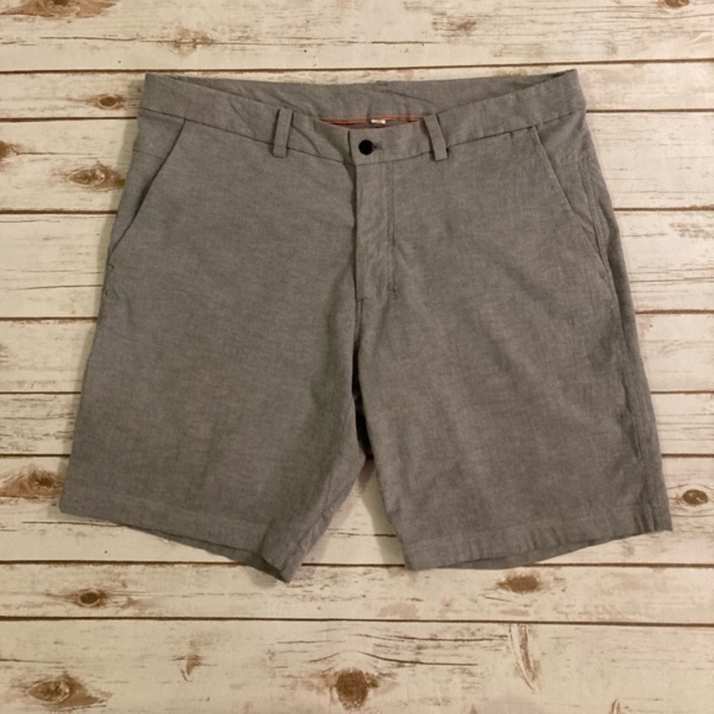 Lululemon Men’s Heather Gray Shorts Size 40
